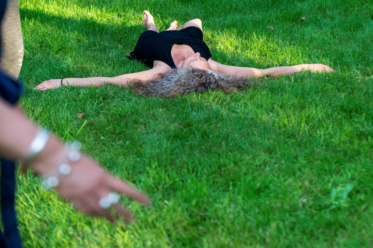 Midzomerdans 2020 bij Yell & Yonkers in de tuin