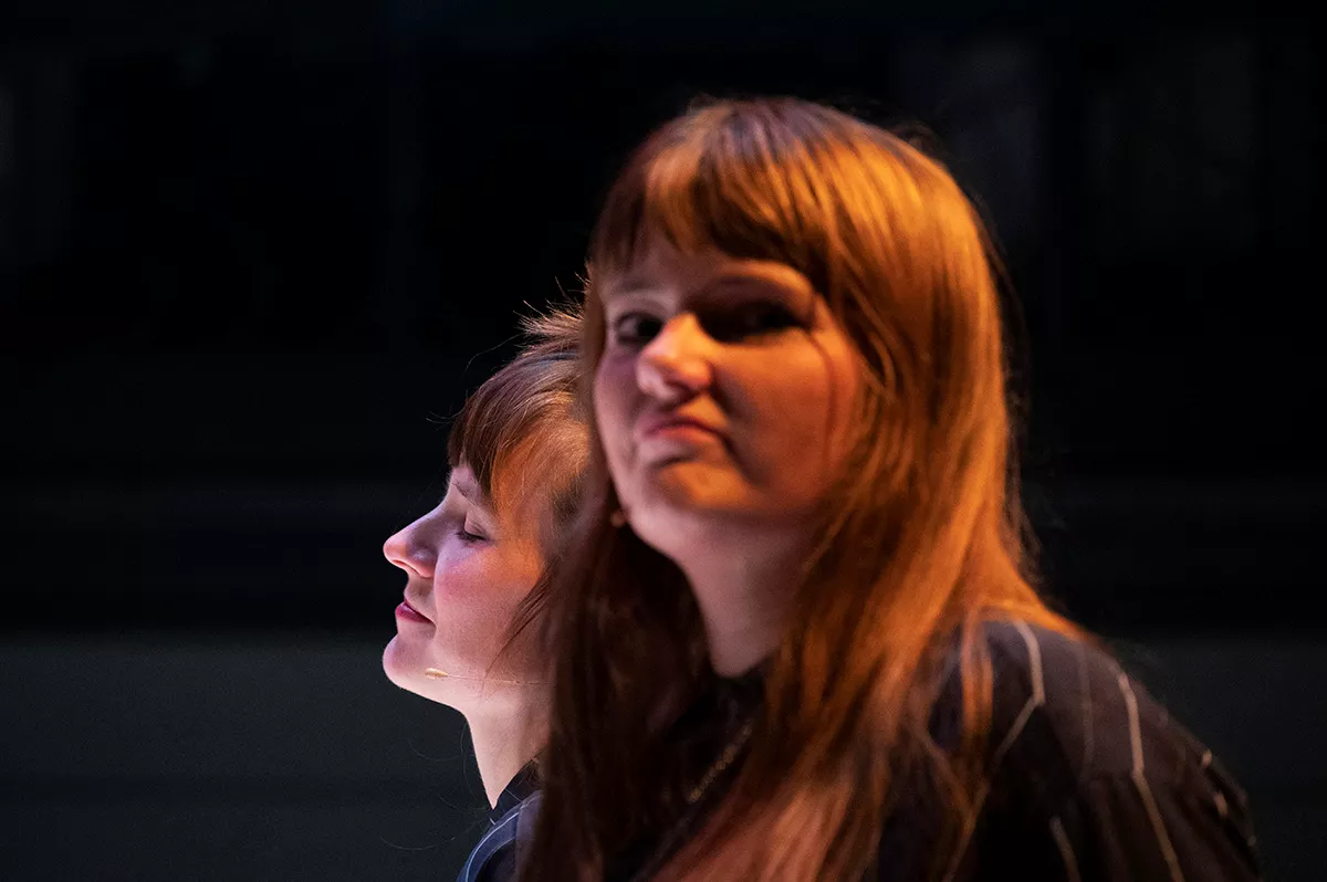 Scenefotografie De zaak Shell - ANOEK NUYENS & REBEKKA DE WIT / FRASCATI PRODUCTIES / DE NWE TIJD