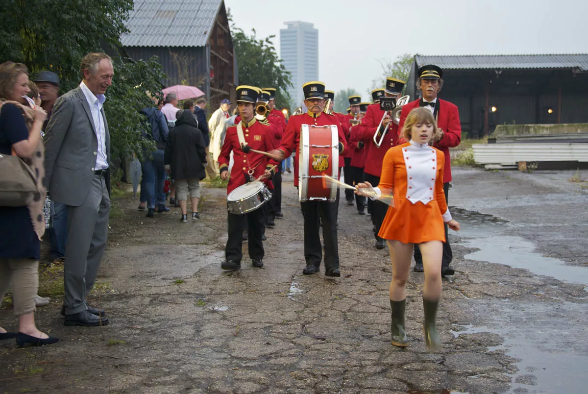 NTGent/Marijke Pinoy, Ginds tussen de netels